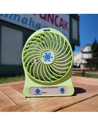 Şarjlı Mini Masaüstü Vantilatör – 3 Kademeli Hız Ayarı, Taşınabilir Fan (Yeşil)